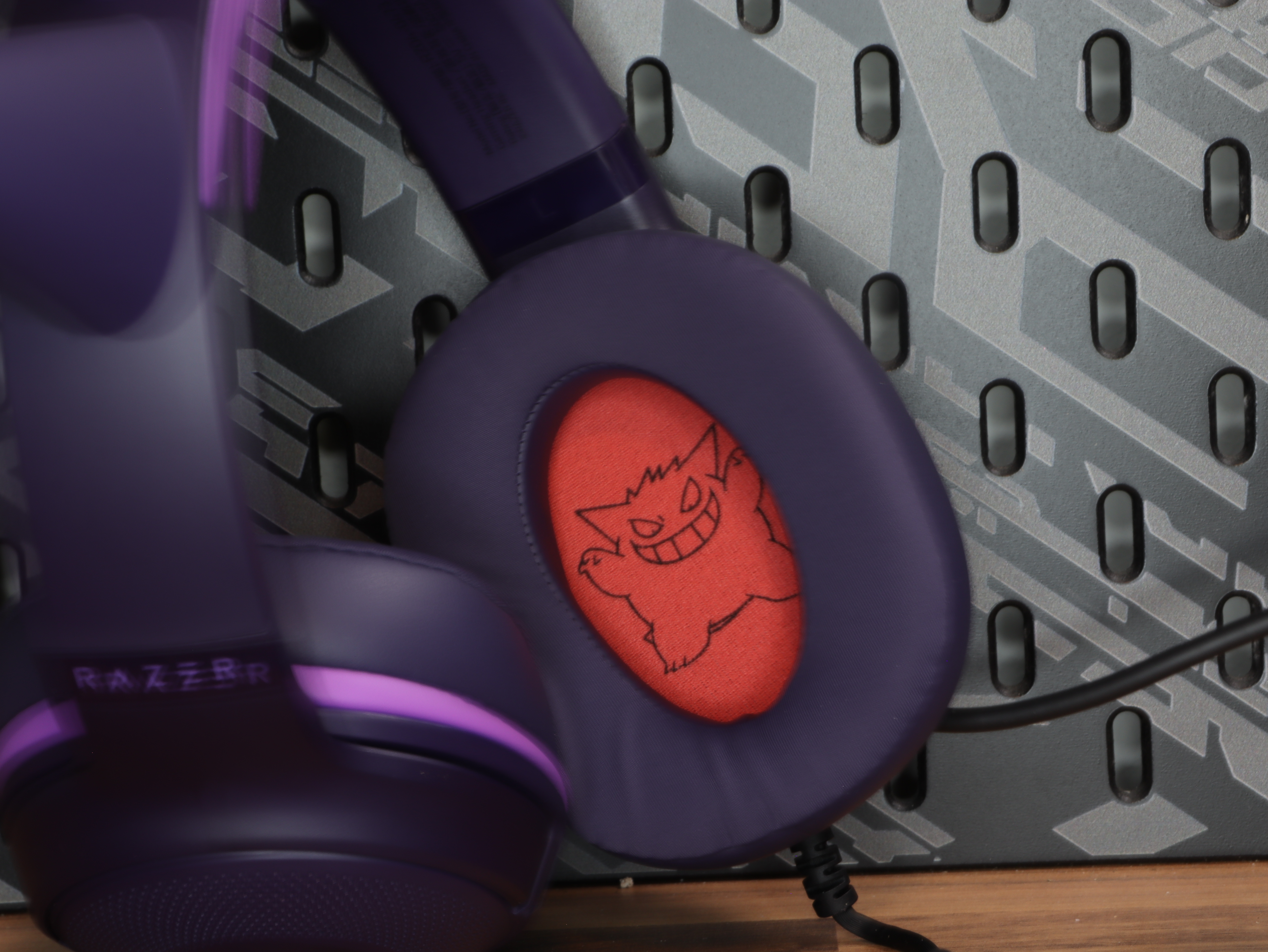 Gaming sound headset surround hyperclear triforce RGB Razer Kraken V2 Gengar Edition Pokemon.JPG